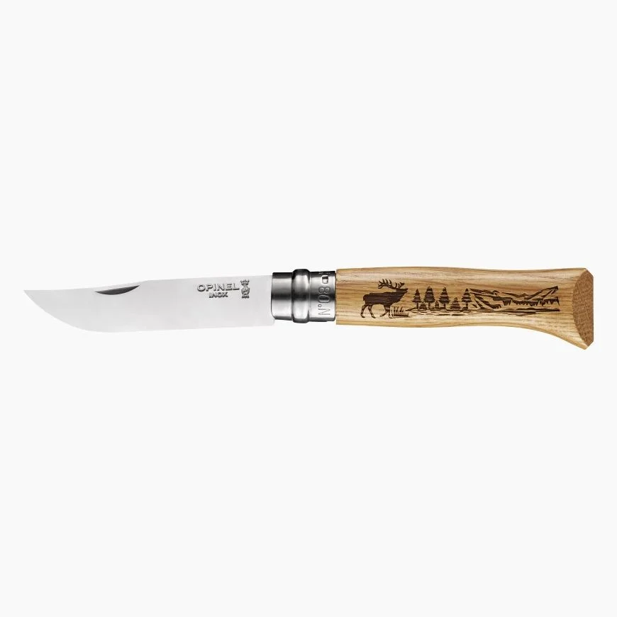 Couteau chasseur Opinel n°8 avec gravure cerf en forêt — vue 1